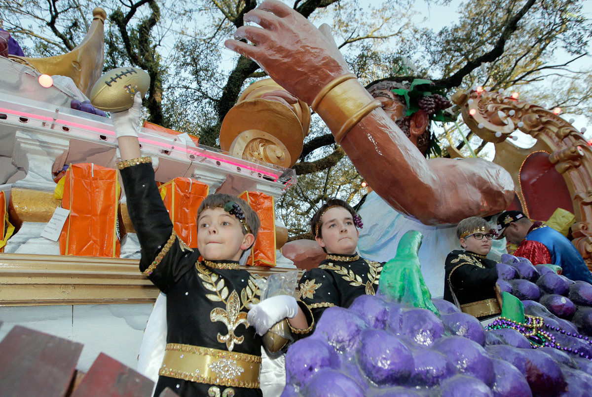 Krewe of Bacchus 2017 rolls in New Orleans: See Mardi Gras parade photos